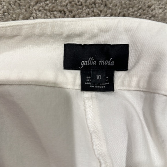 Gallia Moda cropped pants. White. Size 10 - Picture 3 of 4